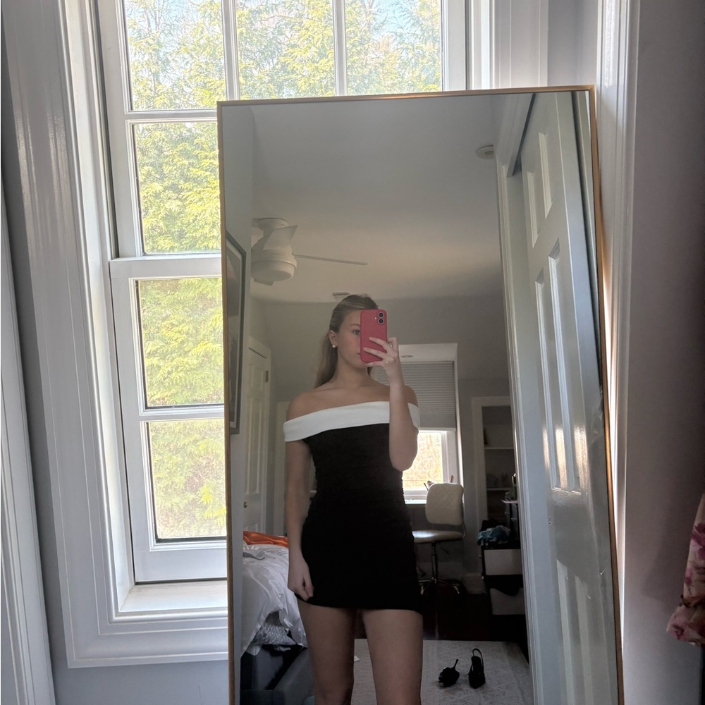 Black and white off the shoulder bodycon dress